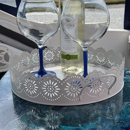 Floatsyerboat Hotel Cuxton Ngoại thất bức ảnh